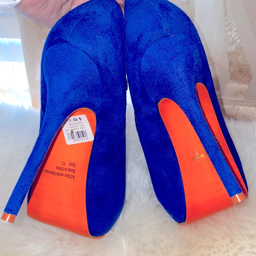 Velvet blue heeled ankle boots with orange bottoms - Picture 2 of 4